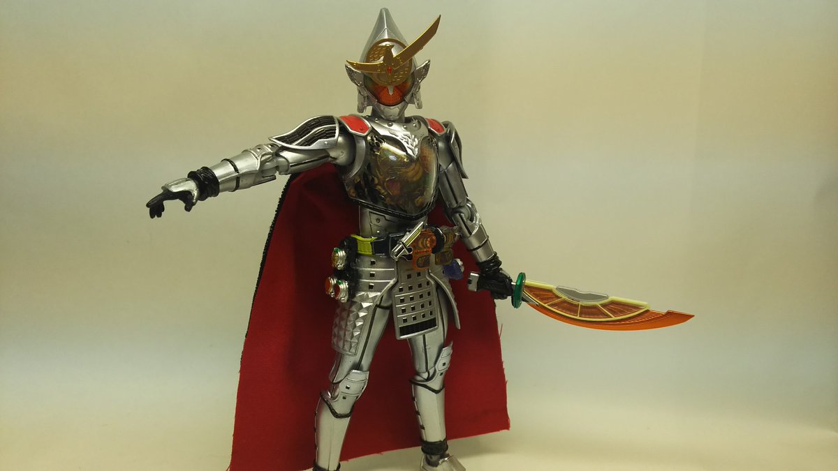 かけるん En Twitter 仮面ライダー鎧武 極アームズのマントマーク３か４ 忘れた 裏地の赤がいい感じになったし長方形を台形に纏める入れ方したらかっこよくなった ももう満足できたしこれで最後かな 造って遊ぼ ニチアサフィギュア改造部