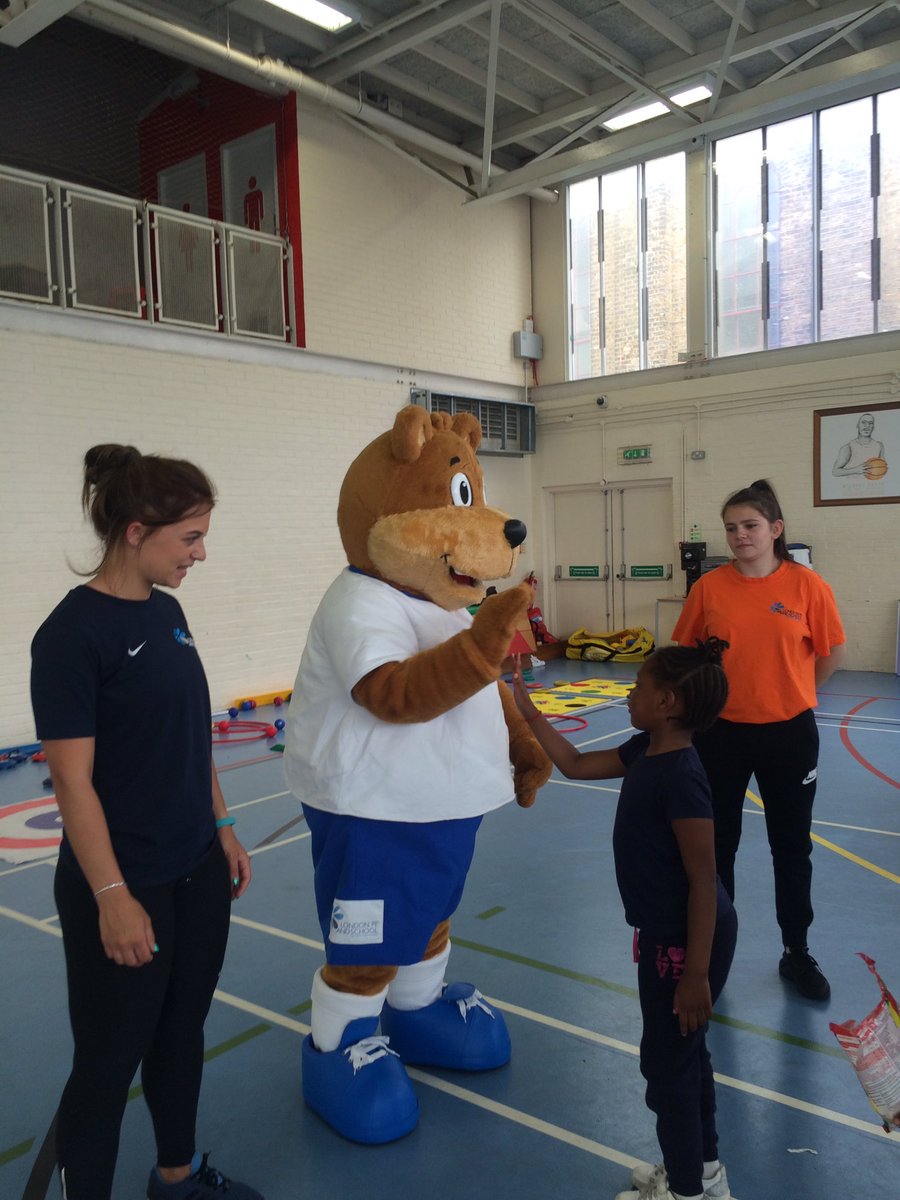 Briothebear's tweet photo. Loved seeing all the children at Damilola Taylor Centre today! Thank you for having me @LPESSN 🐻⚽️🎾🏀🐾 https://t.co/MDkTiPt54I