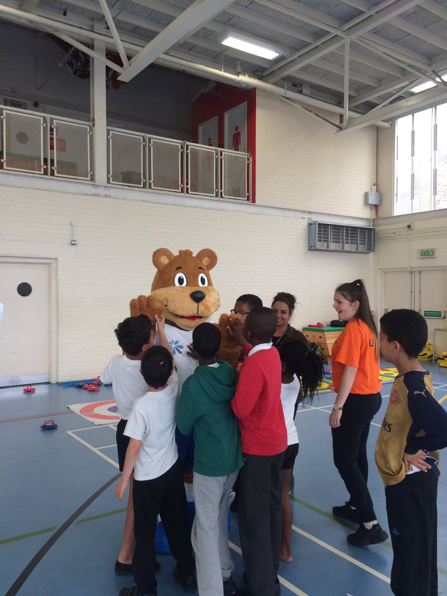 Briothebear's tweet photo. Loved seeing all the children at Damilola Taylor Centre today! Thank you for having me @LPESSN 🐻⚽️🎾🏀🐾 https://t.co/MDkTiPt54I