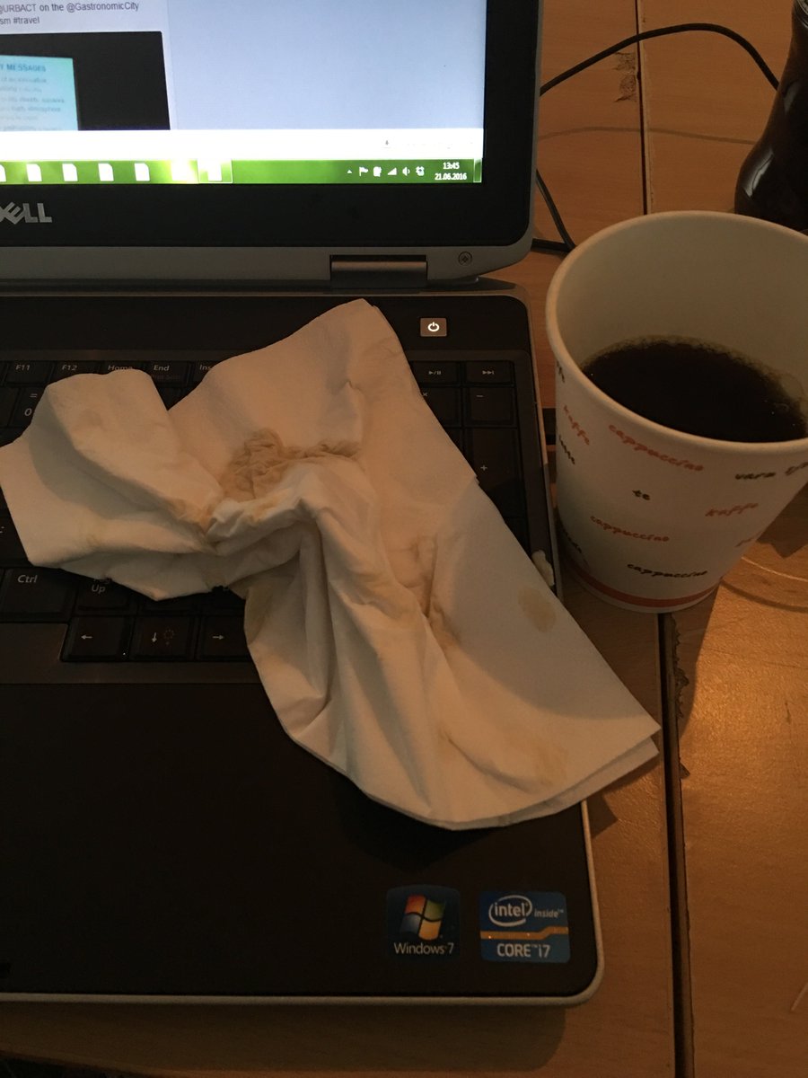 Krageberg's tweet photo. Kaffe i tastaturet... #ikkeideellt #tørkernokfortoppsikkert #dææfiiint #nosådomt #mjøskonferansen https://t.co/VvygWC9gr3
