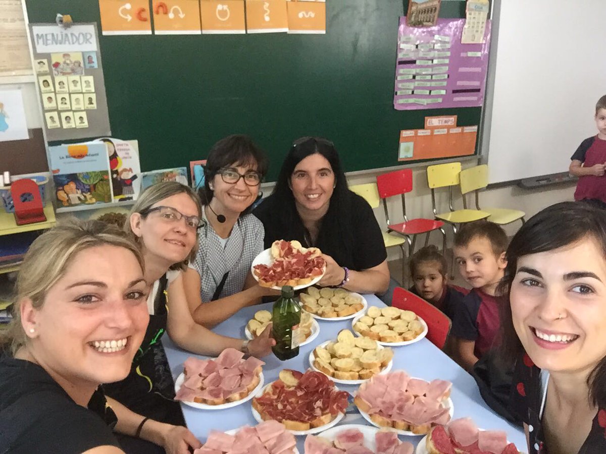 carmelitestgn's tweet photo. #INFC Esmorzar de finsl de curs a P3 https://t.co/fMZ2SniNLy