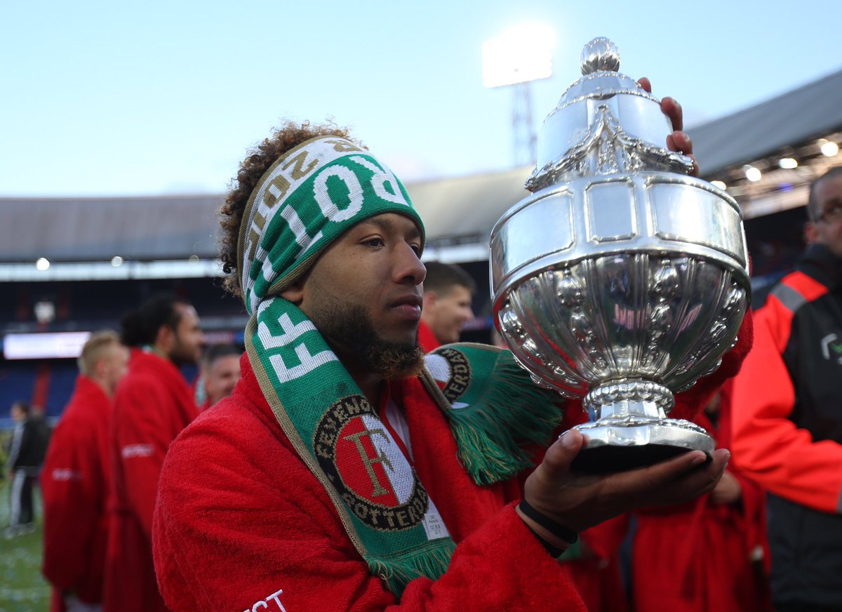 Feyenoord's tweet image. Tonny Vilhena: 'Feyenoord zit in mijn hart. Ik wil er een mooi jaar van maken.' 🔴⚪️
📝👉 bit.ly/ReactieVilhena
