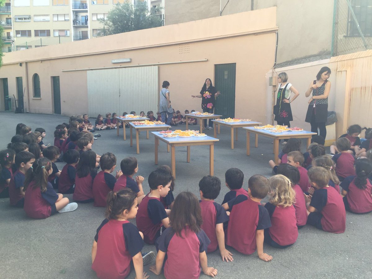 carmelitestgn's tweet photo. #INFC Esmorzar de finsl de curs a P3 https://t.co/fMZ2SniNLy