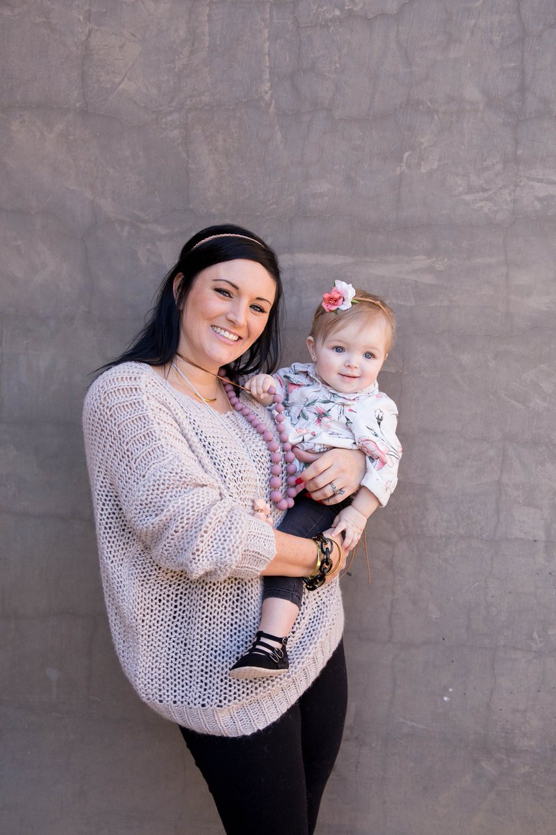 littleteether's tweet photo. That sweet face I can't even! Mom is wearing the classic necklace in Mauve :)
https://t.co/hR6SITw2Rk https://t.co/dCv7w5qzAO