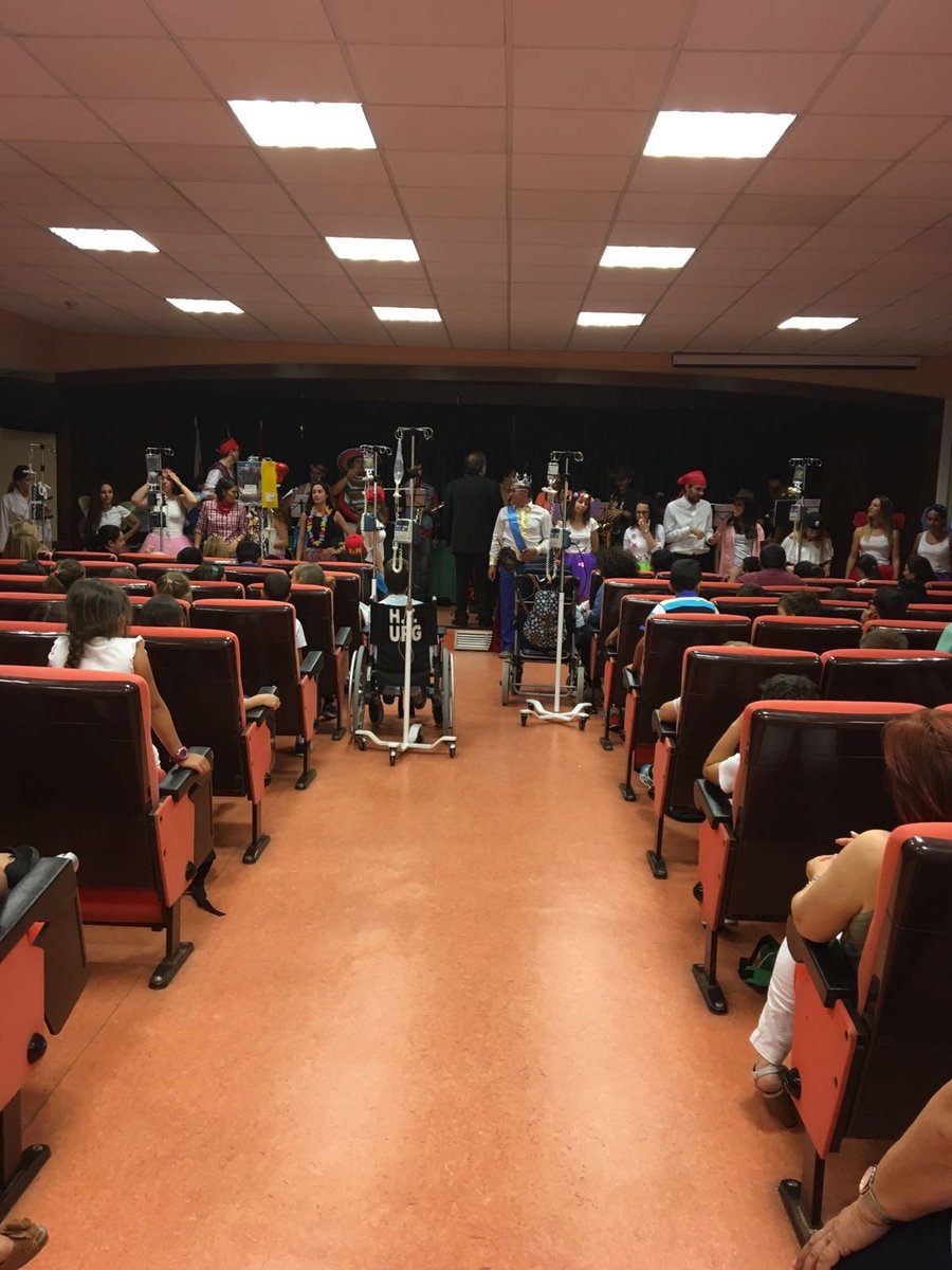 juanrafamunoz2's tweet photo. Acabamos el curso repartiendo sonrisas con un Concierto en el Hospital Torrecardenas. Enhorabuena. FELIZ NAVIDAD https://t.co/znuTjniZ7K