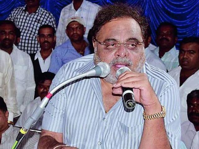 htTweets's tweet photo. I’m not a ‘chappal’ to be thrown away after use: MH Ambareesh after reshuffle https://t.co/7uNvGS29A0 https://t.co/BrF774WBy8