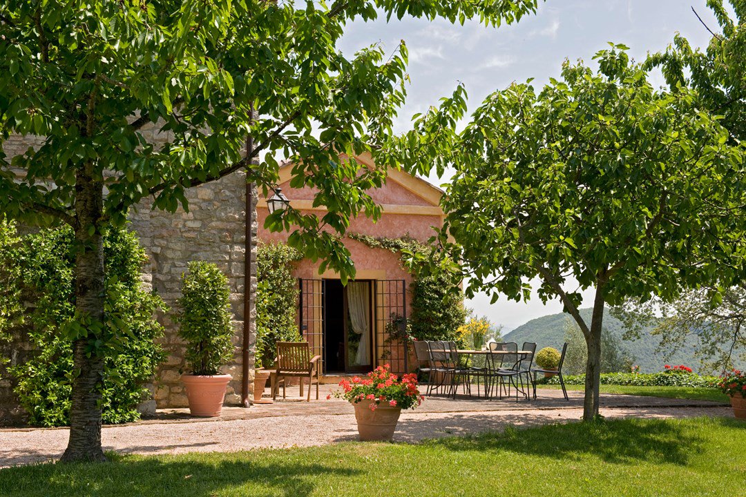 cntraveller's tweet photo. Utter heaven at an historic hilltop hideaway in the Umbrian countryside #Digsoftheweek https://t.co/0LdWA6CEmZ https://t.co/1bE9IYOfsR