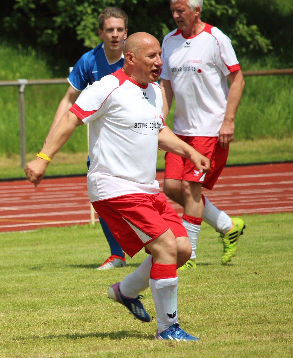activelogistics's tweet photo. @activelogistics Team beim #CargoLine Cup – unseren Jungs wünschen wir heute mehr Glück https://t.co/JIg4XTp5pW https://t.co/X90tgbFiMA