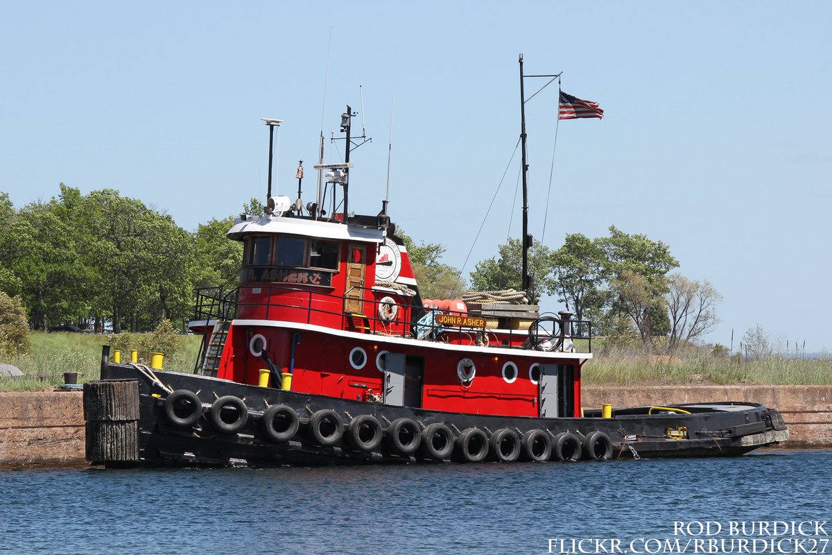 RodBurdick's tweet photo. Tug in Marquette (6/20/16)
#summersolstice #boatnerd #johnrasher #upperharbor #marquette #tug #greatlakes #roen https://t.co/H7Ccfkv2cG