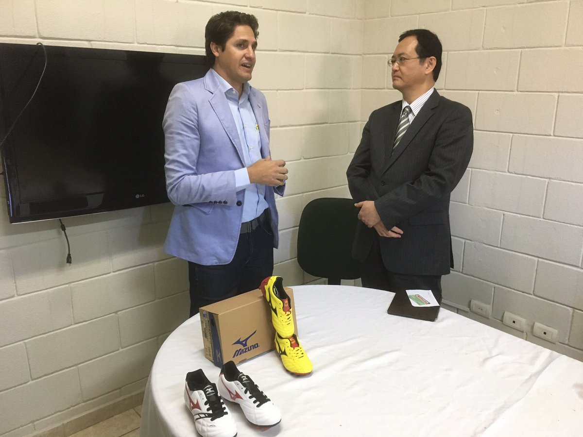 ConsGeralJPN_SP's tweet photo. Visitei #Edmilsonmoraes na sua fundação em #taquaritinga -SP
エジミウソン・モラエスさんは日韓W杯優勝伯チームのメンバーです
https://t.co/XOfPvveFDW https://t.co/EdYUZXUGcd