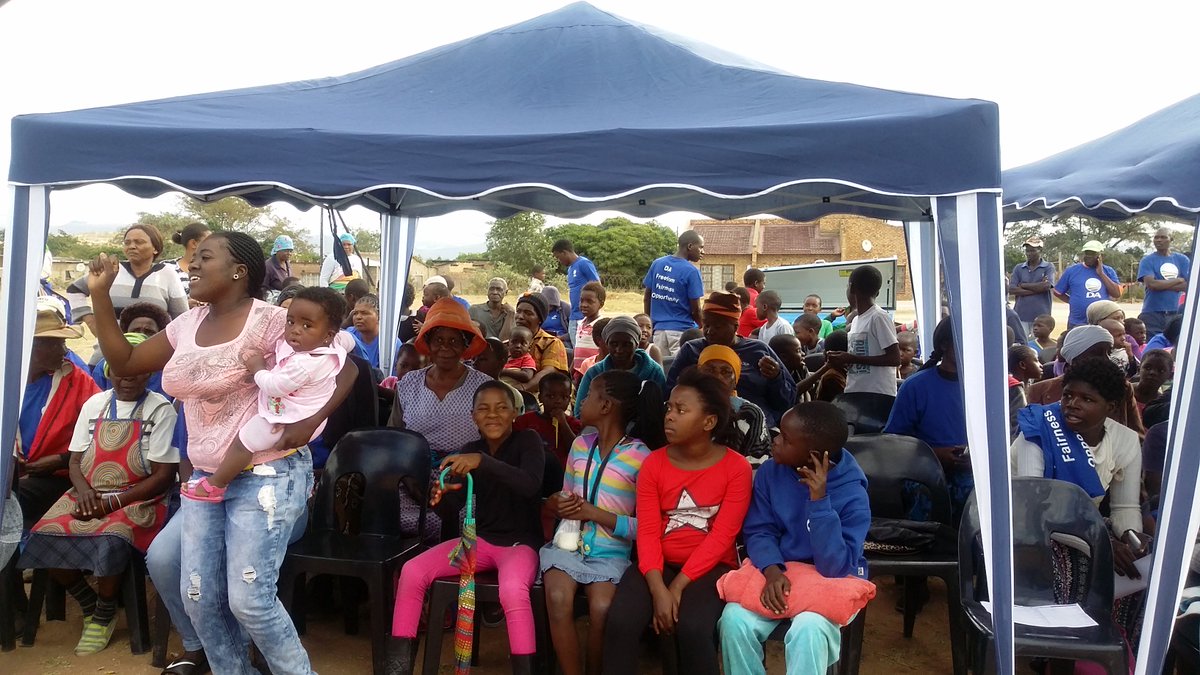 BoshSonja's tweet photo. Residents of Tfolinhlanhla, Mbombela waiting to hear the DA message of hope #FreedomFairnessOpportunity @AliJacobs01 https://t.co/QogjP2kEZa