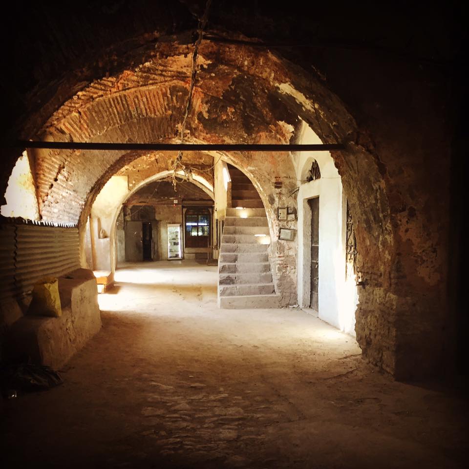 jelyrowan's tweet photo. Built in 1455-1461 the Grand Bazaar is regarded as the oldest and largest covered market! #iep2016 #grandbazaar https://t.co/50JYUqgwpt