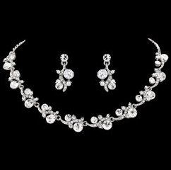 CalmWeddings's tweet photo. Regal Elegance- this beautiful choker and earring set adds a royal edge to you perfectly selected dress. https://t.co/YQEq7gnJHx