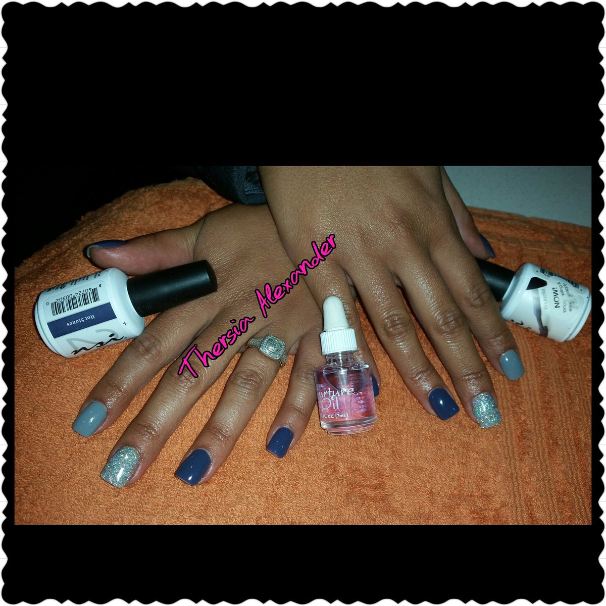 thersiaa28's tweet photo. Cause it winter......#Nsi #acrylic #polishpro #hotstones #bridezilla #glitternailart https://t.co/jqLxBJYA0F