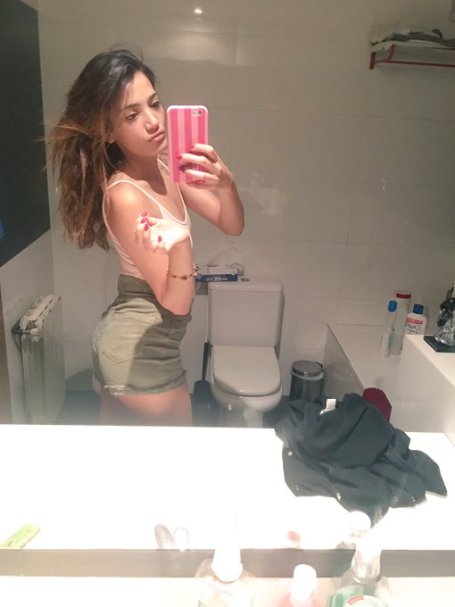 Conmigo misma y mi mecanismo ??☺️ https://t.co/oiRbOIXPDV