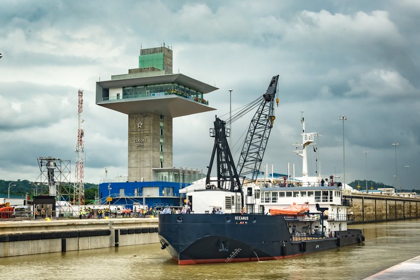 OE_greenmarine's tweet photo. @thepanamacanal Puts #CocoliLocks through Paces https://t.co/KUVaXmeizA https://t.co/gwCvttj4vh