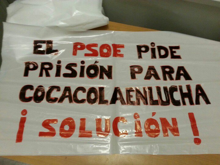 jcaahg's tweet photo. @cocacolaenlucha el @PSOE  dice ser representantes del pueblo, la pancarta afirma lo contrario. @CCOO @ahorapodemos https://t.co/KCHrBTMunW