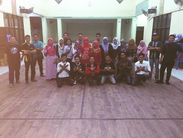Ziah_Ziyo's tweet photo. Bukbernya Aliansi Pemuda Peduli sekalian pembahasan #AYL2016 #GoestoAYL2016 #APPMedan #AYLNovember2016 https://t.co/kbwFBMIaxn