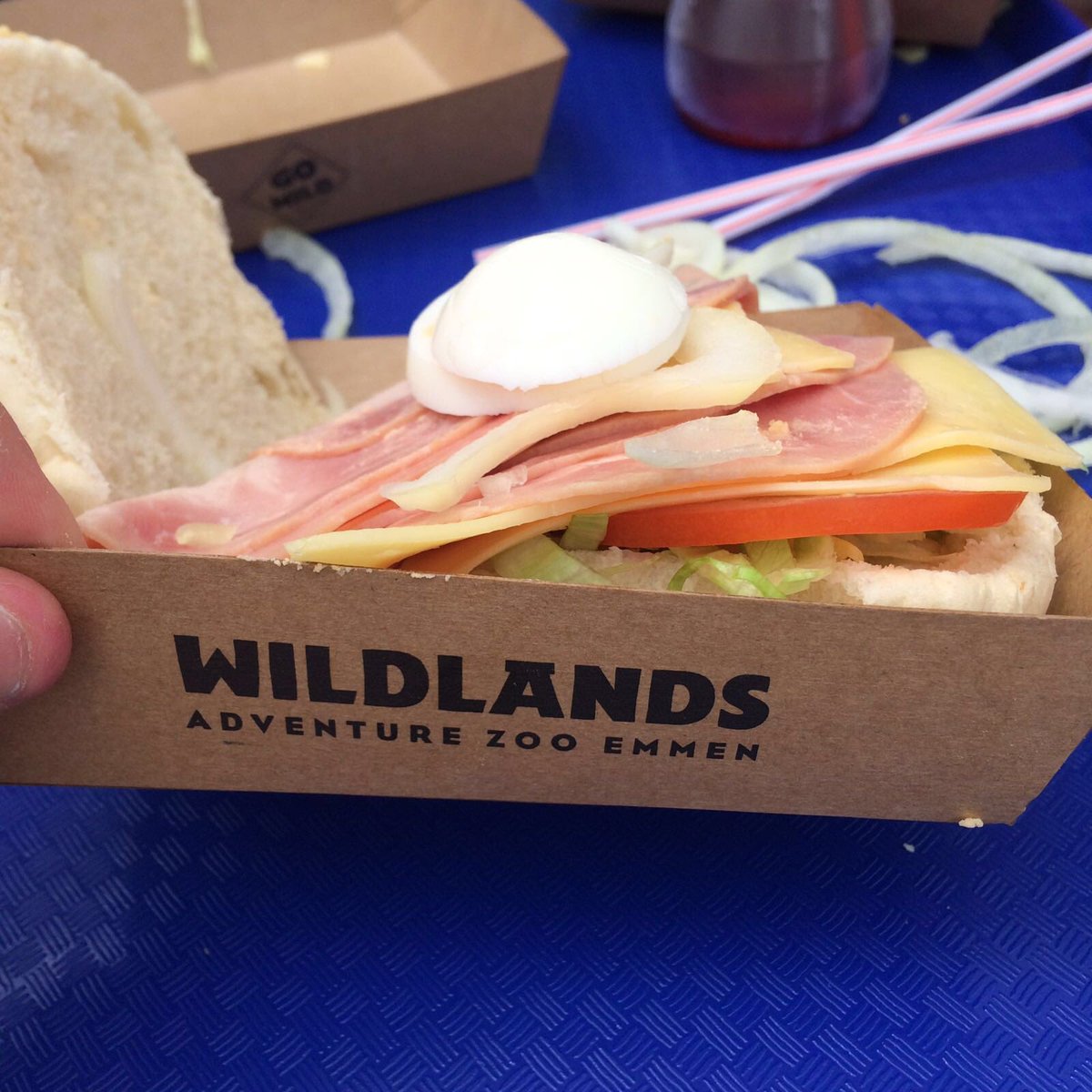 Liannest's tweet photo. @WILDLANDS_Emmen prachtig park! Alleen F&amp;B technisch een grote #aanfluiting #witbolletjegezond #wachttijd20min 👎 https://t.co/UYysgTX7dQ