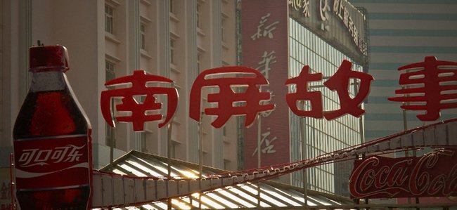 EquipmagSalon's tweet photo. Les tribulations consuméristes d'un chinois en Chine, la #smartphone nation https://t.co/Bjje7GlNrM https://t.co/fWdE2YGjzc