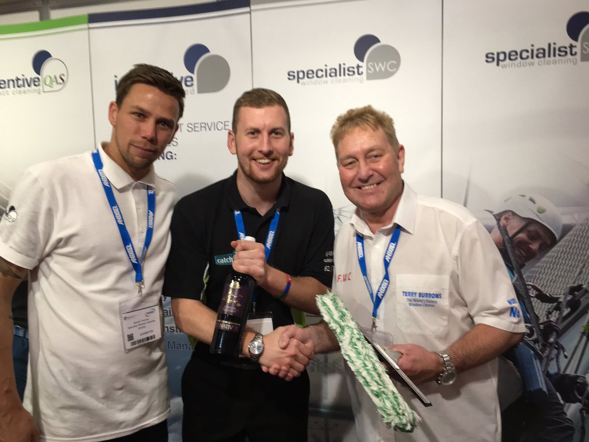 nickmoore4kent's tweet photo. Thanks to @IncentiveFM and @SWC_Limited for the bottle of red for winning the Window Cleaning Challenge @c22views https://t.co/EC1vbRaTZ7