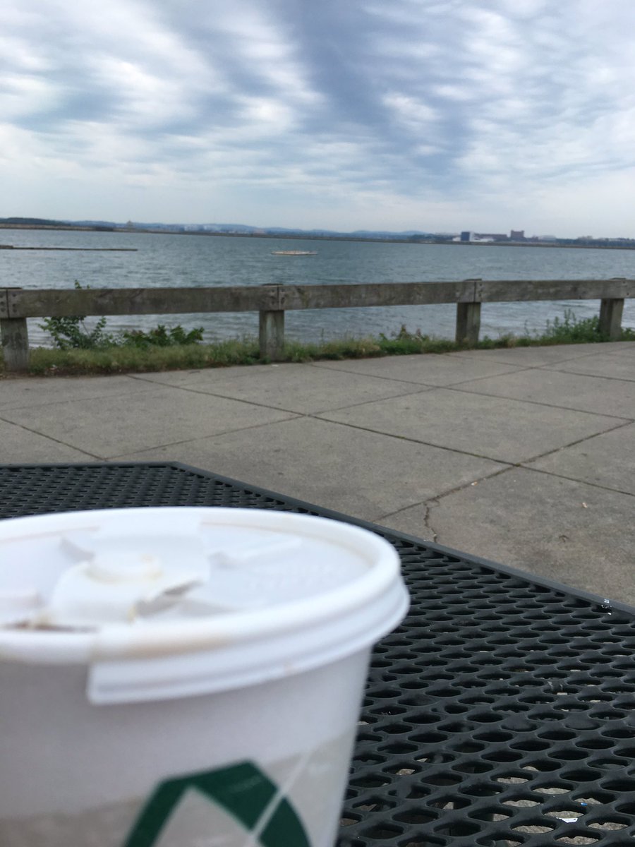 LetyMechE's tweet photo. Coffee by the sea, I should come out to run to castle island more often https://t.co/EIrITIxKCU