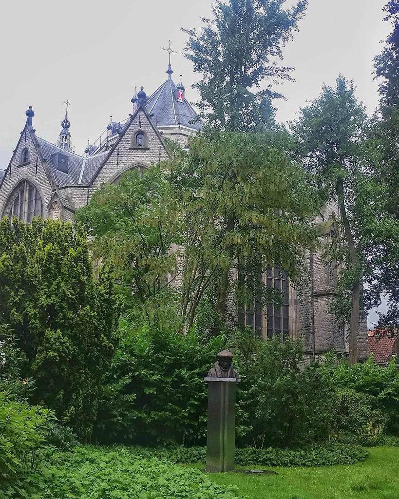 Social_Traveler's tweet photo. #GoudaChallenge • We met 2 days later at the #Erasmus statue behind the Sint Jan's church.… https://t.co/oqnyxXnnSt https://t.co/7ivmASCnPN