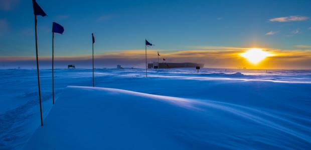 UNEP's tweet photo. South Pole is the last place on Earth to pass a global warming milestone: https://t.co/tacTHlWZpp via @NOAA https://t.co/043jnsz5DH
