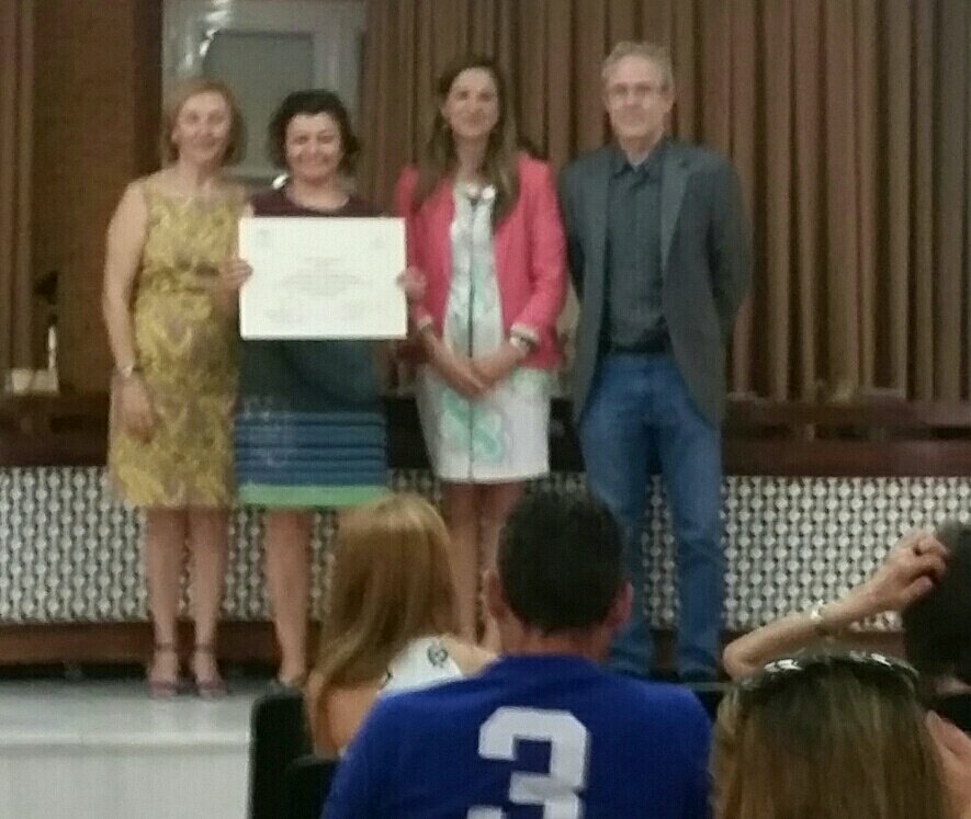rsanvil's tweet photo. @IESChN En nombre de nuestros alumnos mediadores y ayudantes recojo el Diploma de Convivencia +. Enhorabuena.#eepaz https://t.co/VkWfXoMqeL