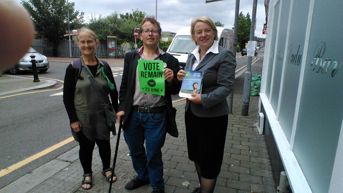 #GreenerIN campaigning with local campaigner Lyn Bliss and Luton Green Party  in Luton High Town #EUref