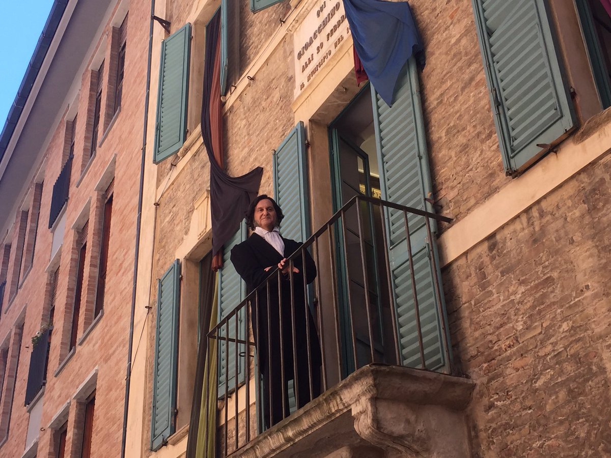 dariofrance's tweet photo. Per la #festadellamusica2016 a Pesaro con @matteoricci a Casa #Rossini sulla poltrona del #BarbierediSiviglia. https://t.co/qgOImZDoC9