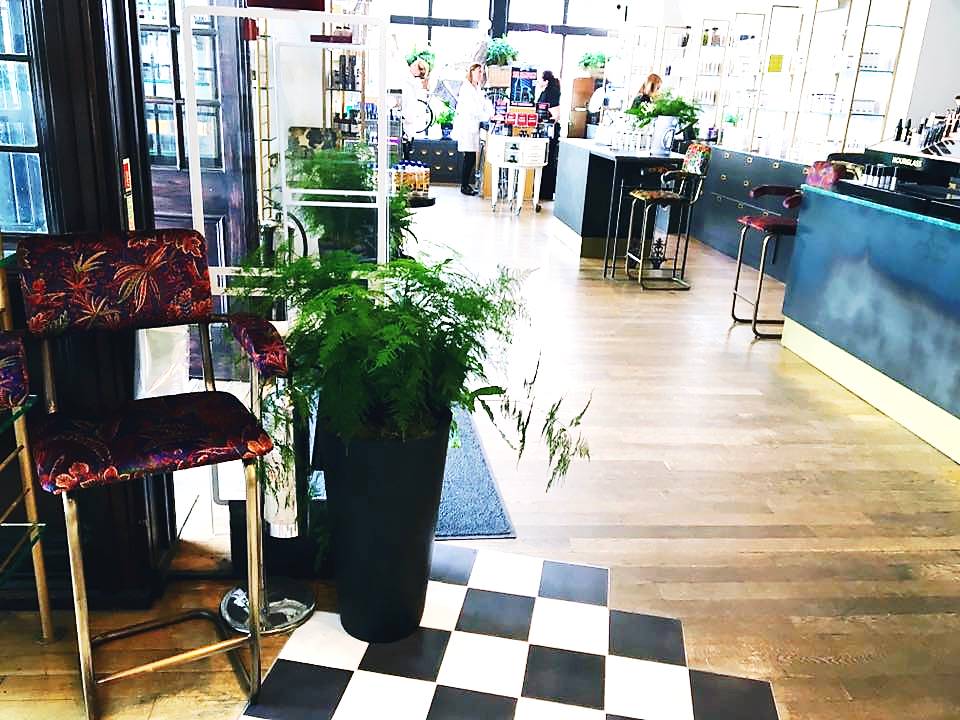 DeFrae1's tweet photo. #BizHour Bespoke #barstools @LibertyLondon #beautybar in #designer fabrics https://t.co/CJdiKd2p22 @UKBizInfo https://t.co/6fHGWFEFos