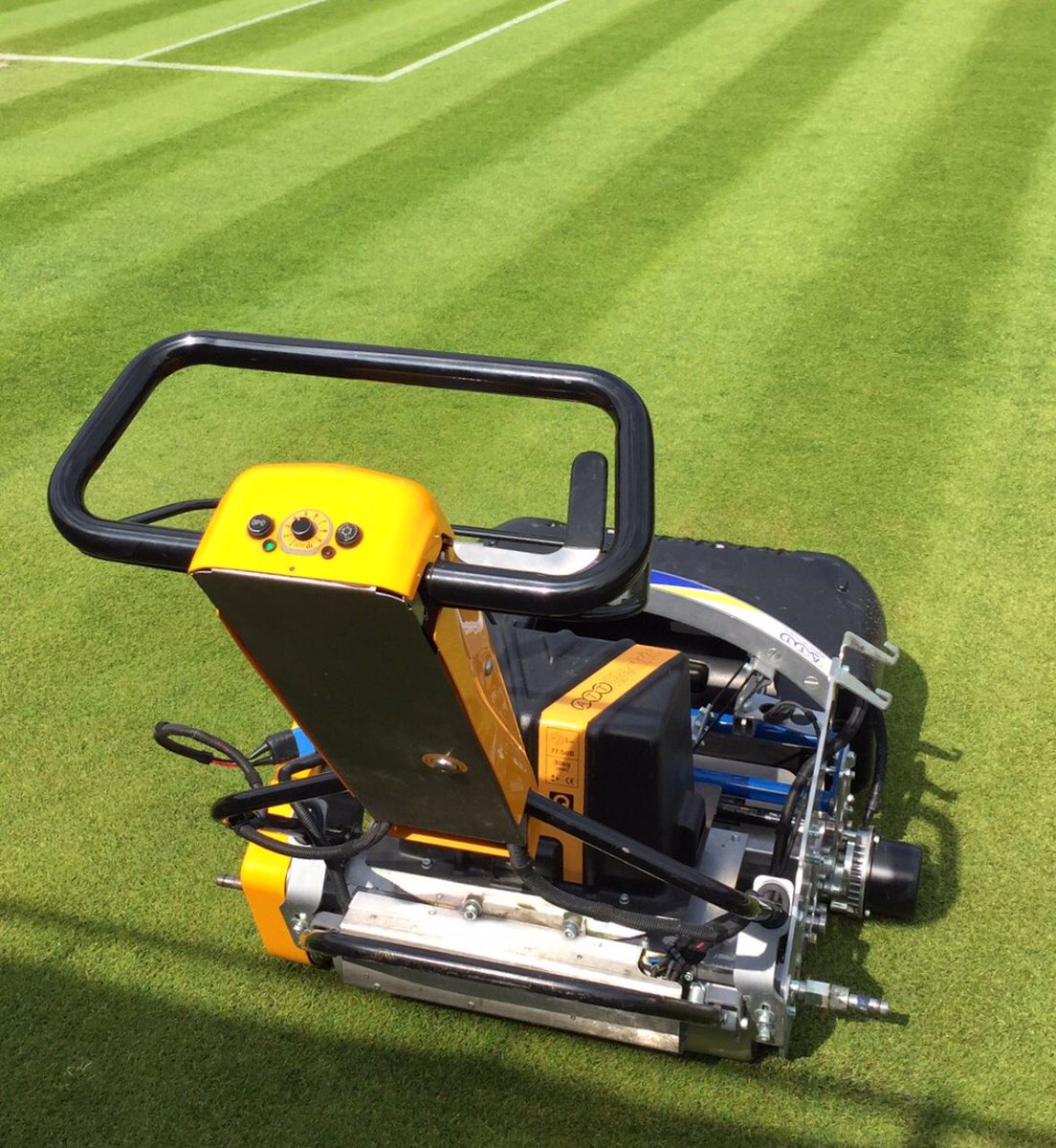 VinnyTarbox's tweet photo. A great day for mowing today! @TurfTechnology #simplyadvanced https://t.co/ZvI7TNPjFH