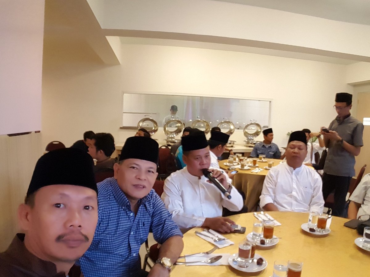 Silahturahim di acr buber bersama ketua dpw pkb sumsel dan shbt serta team pkb dpw sumsel <a href="/cakiminpkb/">Cak Imin</a> <a href="/RamlanHoldan/">Ramlan Holdan</a>