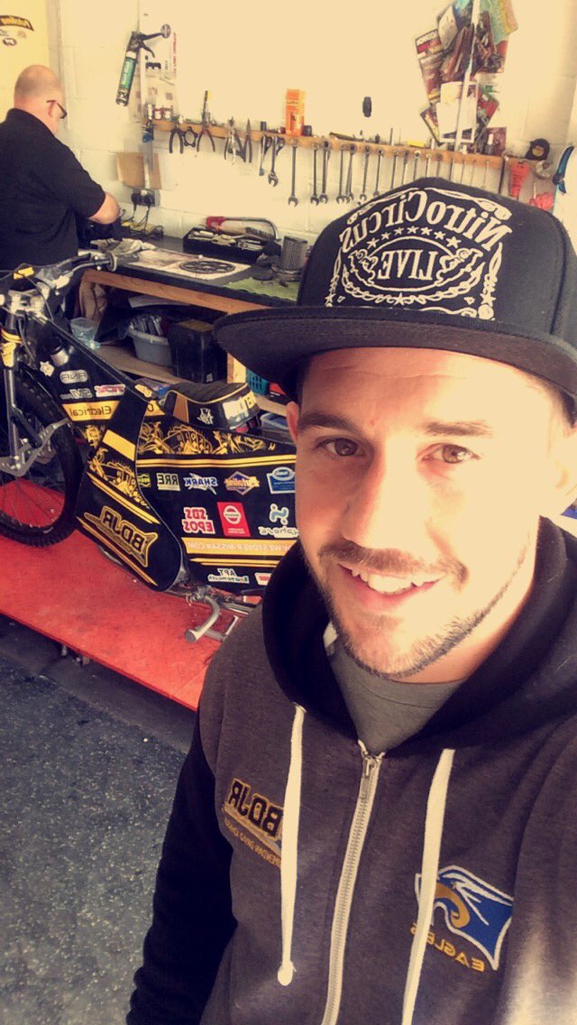 BDJRacing13's tweet photo. Been told no torn rotary cuff 🙊 #backtobusiness #workshoptime #teamBDJR https://t.co/DM5tZX1f5C