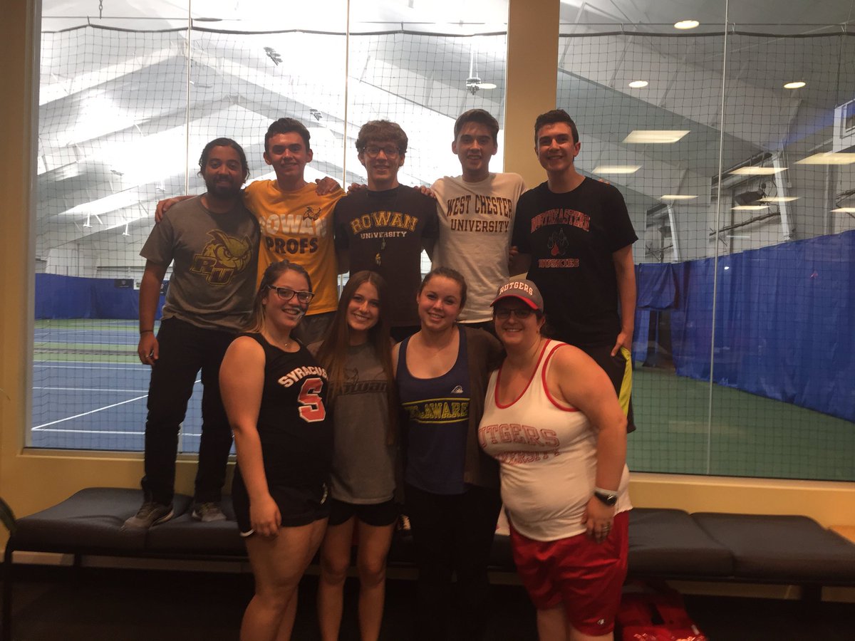 staytunedfam's tweet photo. Congratulations to our graduating seniors! https://t.co/cvJpTxHBgt