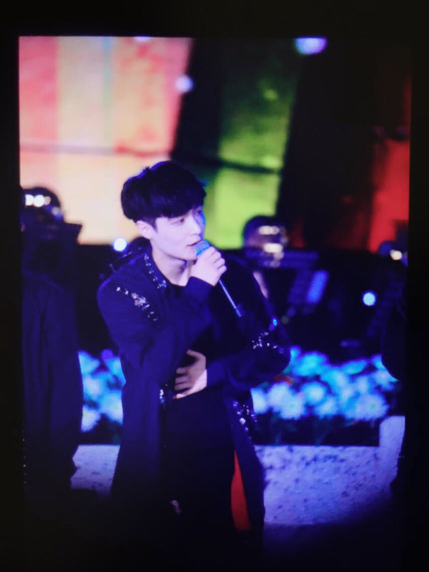 purelyixing's tweet photo. 160621
yixing @ kbs open concert 
// hardworking baby ❤️
•••
#exo #엑소 #lay #yixing #레이 #이씽 https://t.co/dsUZm0Drim