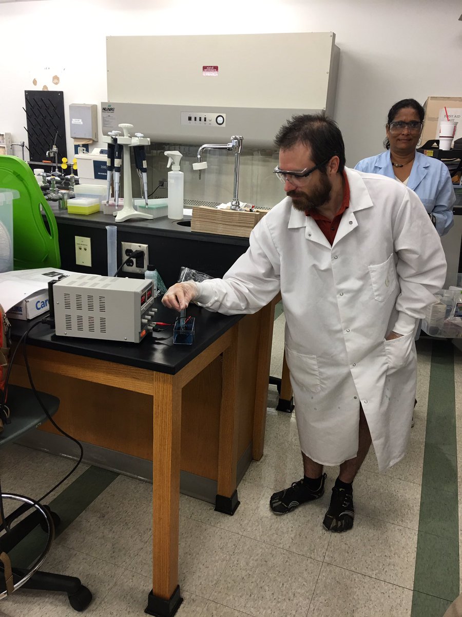 MBankheadSmith's tweet photo. @MooreSchools @MCSSTEM #MooreScience-MSP #UNCP Water Electrolysis - decomposing water into hydrogen & oxygen gas https://t.co/CJSuv6Acxp