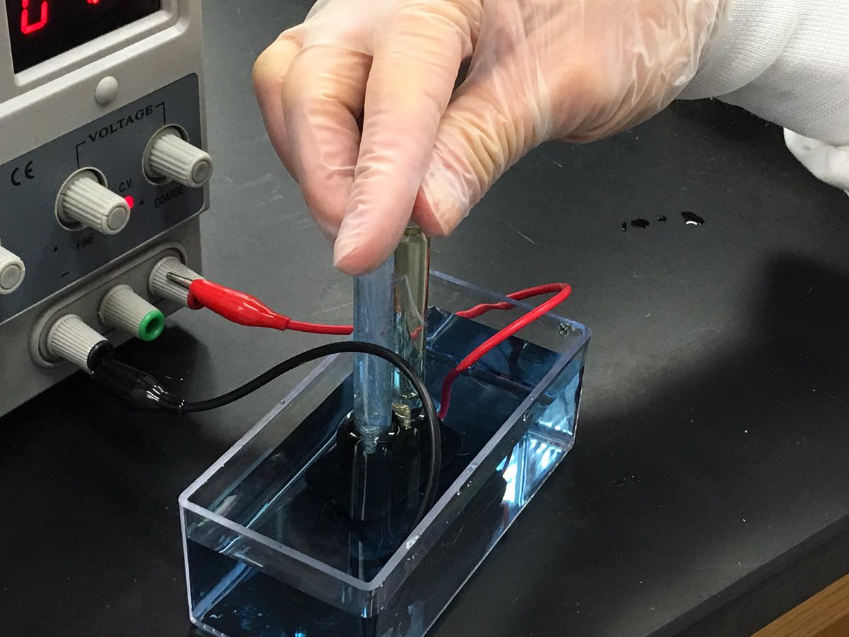 MBankheadSmith's tweet photo. @MooreSchools @MCSSTEM #MooreScience-MSP #UNCP Water Electrolysis - decomposing water into hydrogen & oxygen gas https://t.co/CJSuv6Acxp