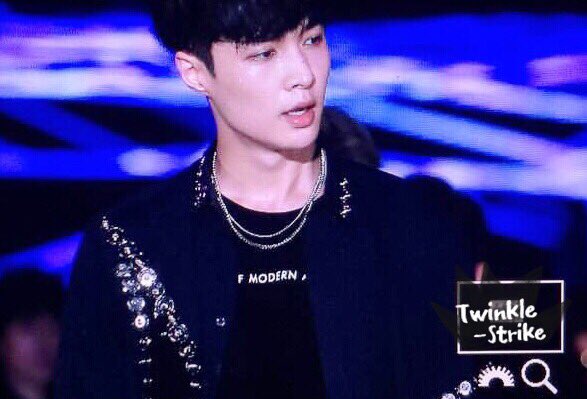 purelyixing's tweet photo. 160621
yixing @ kbs open concert 
•••
#exo #엑소 #lay #yixing #레이 #이씽 https://t.co/oLhEDpJWd4