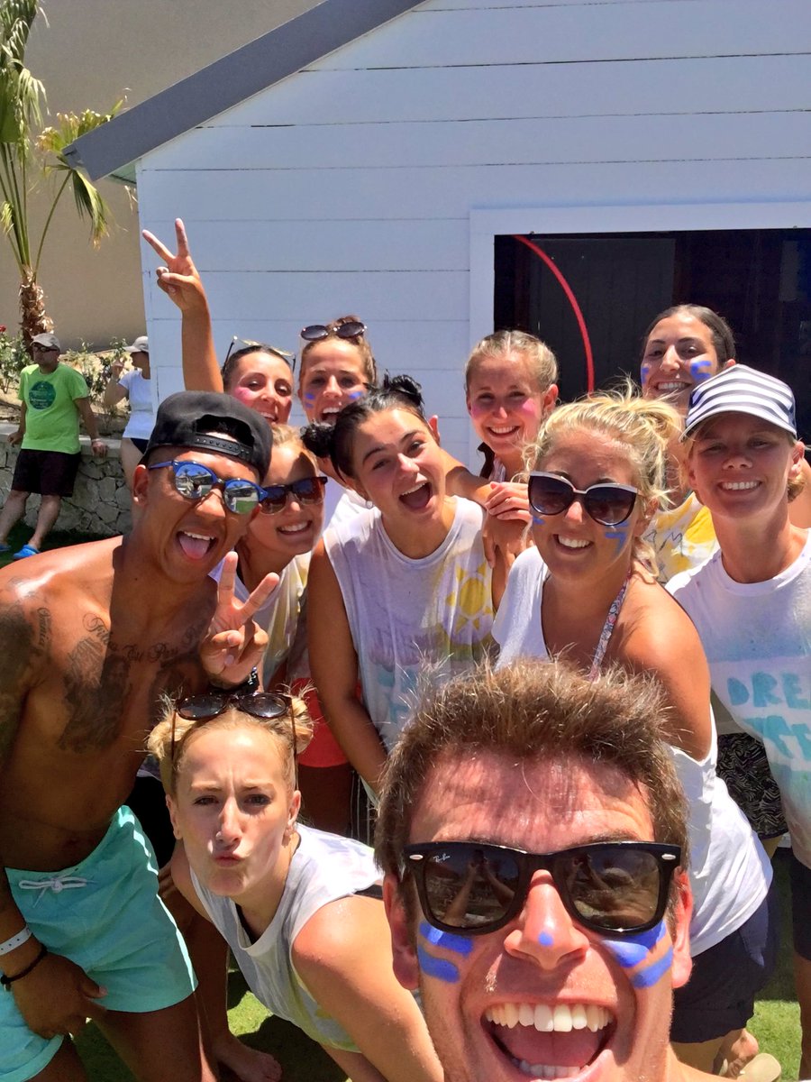 LiamJPalmer's tweet photo. @2016ShoutOut Great hotel with an even better and super talented entertainment team. Thoroughly enjoyed our stay ✌🏾️ https://t.co/WklppFK0ZU