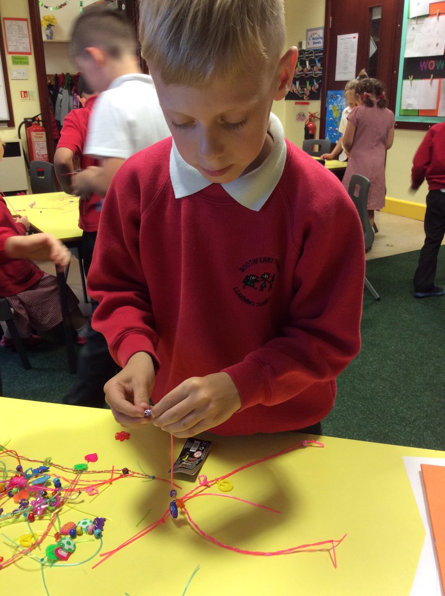 MrsConstable91's tweet photo. The children have loved making their own friendship bracelets to sell on Friday! @BoothferryPS https://t.co/JI8Yfw2RcG