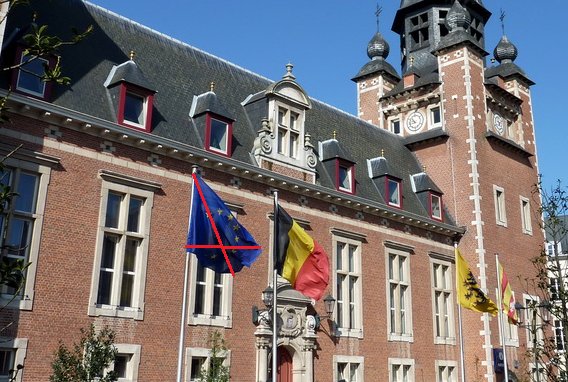 GenageldDuffel's tweet photo. Ook Duffel dreigt met vertrek uit EU https://t.co/swBFrgMLym https://t.co/0KluHqsLcQ