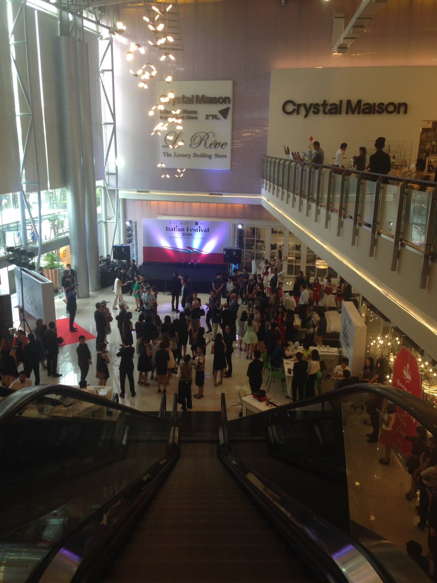ItalyinThailand's tweet photo. #AmbNisio opens #ItalianDesignWeek @crystaldesignth #ItalianFestivalThailand @Diplomazia_Ec_I @LaTriennale https://t.co/cIw3ryZ5NV