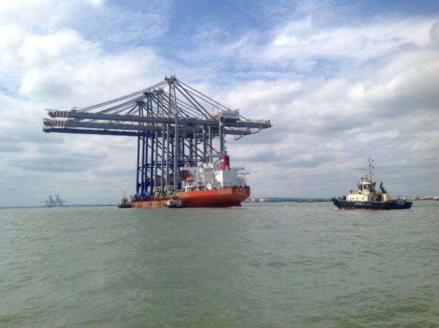 LondonPortAuth's tweet photo. Close up: new cranes for @LondonGatewayUK on the way in this afternoon #Thames https://t.co/Pu30FEbWQi