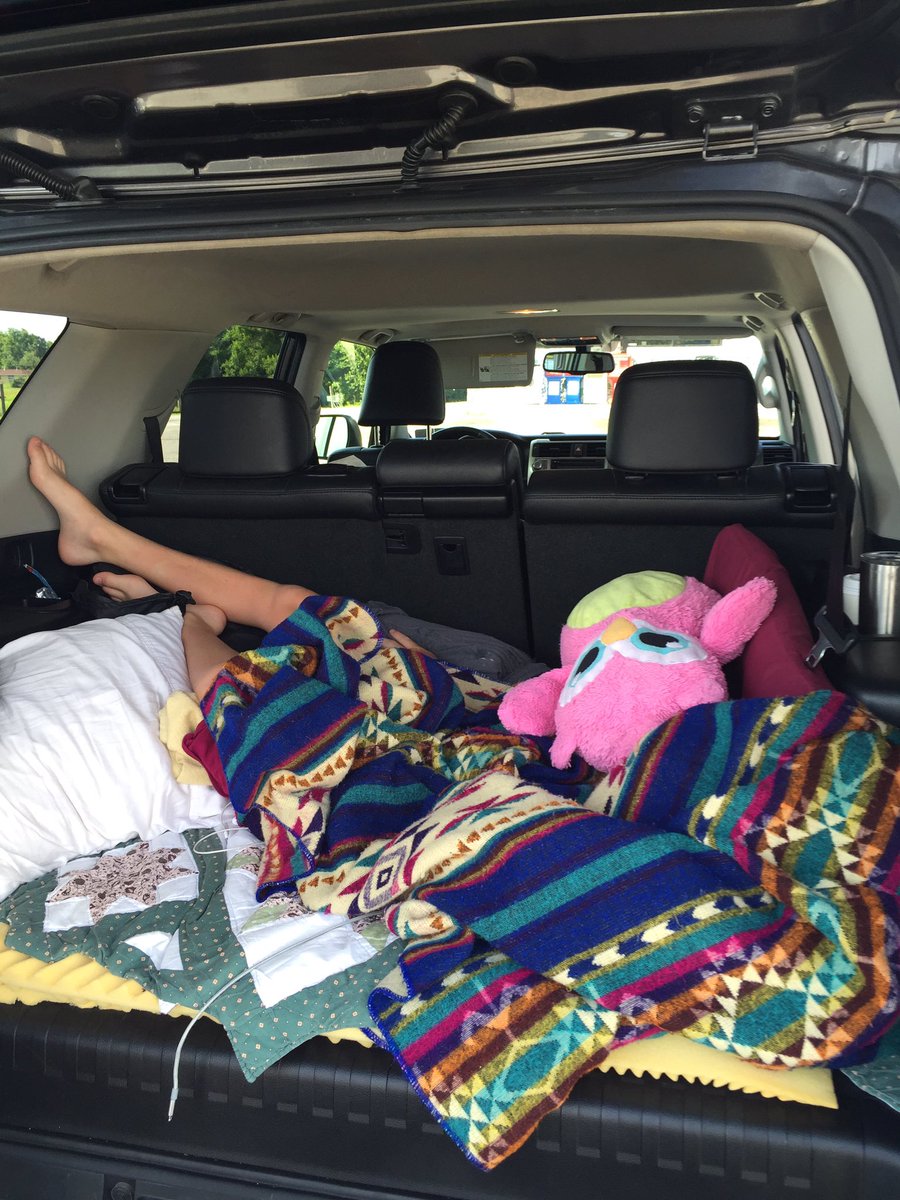 kyndaldriver's tweet photo. when you wanna sleep but it's a 12 hour drive #findeli https://t.co/hrXcfBL3wl
