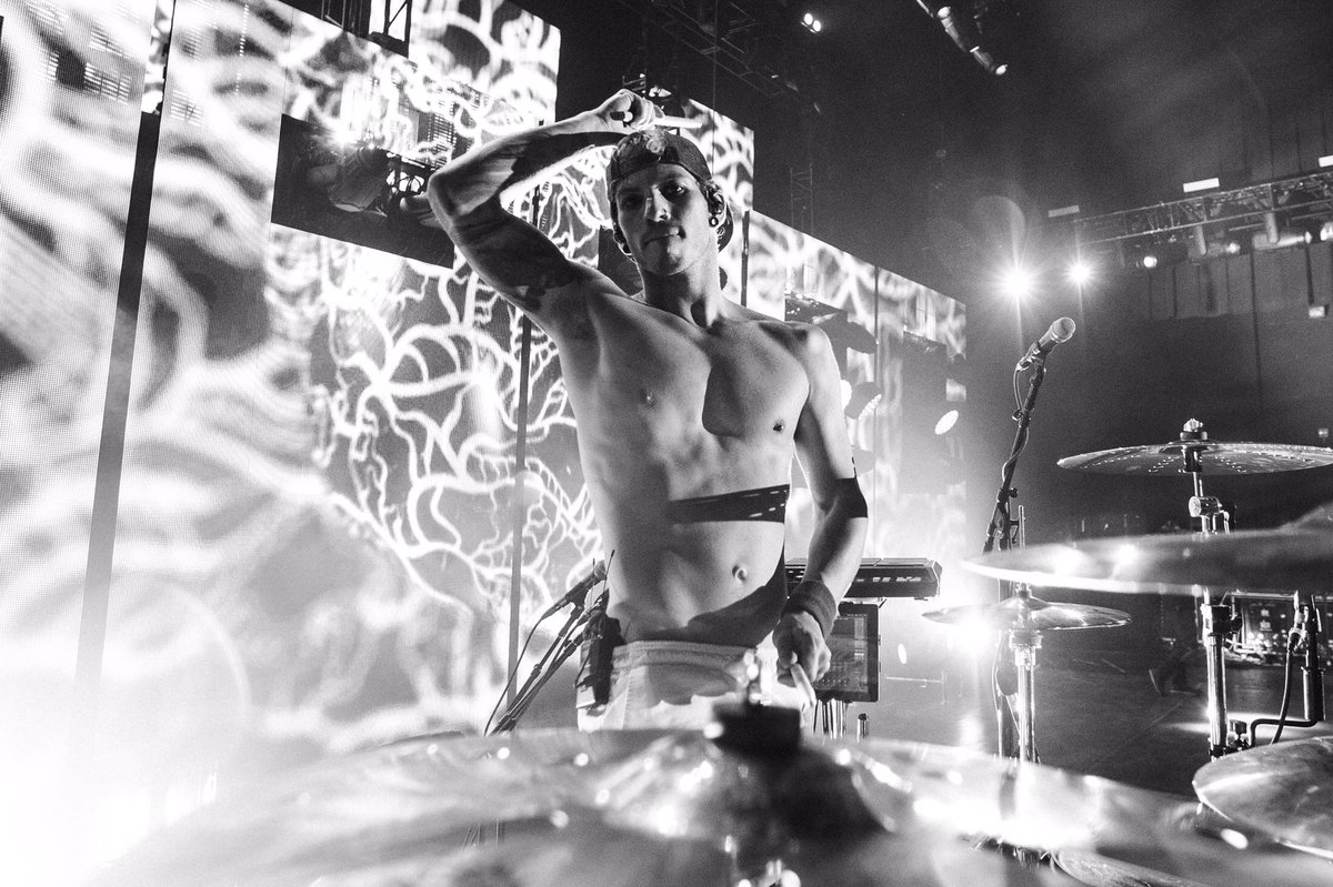twentyonepilots's tweet photo. #ERS2016 - gilførd, nh https://t.co/FNYsT9Gr0l