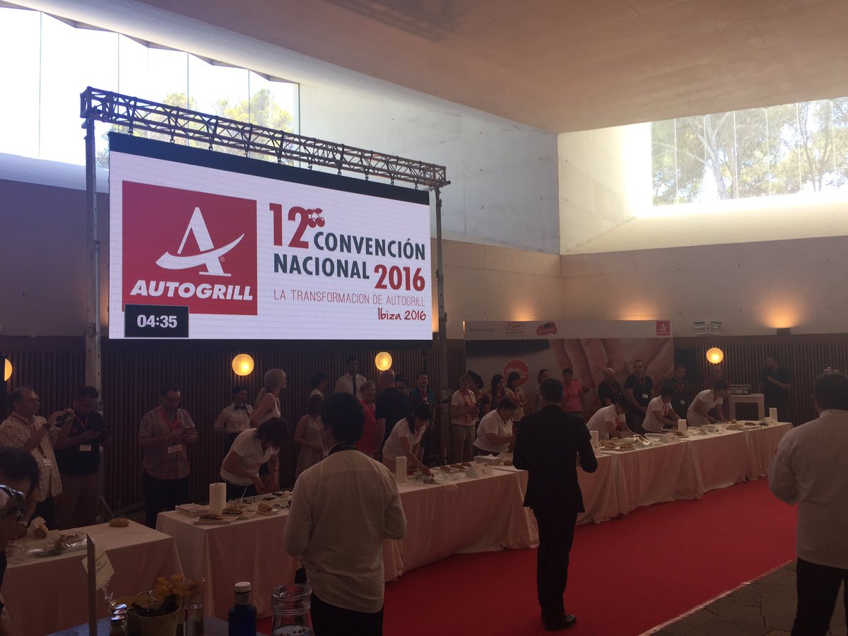 AutogrillIberia's tweet photo. Nuestro jurado muy atento al concurso @ProductosFripan @Campofrio_es y Grupo TGT #megustatusalchicha https://t.co/PA1WPMrO2q
