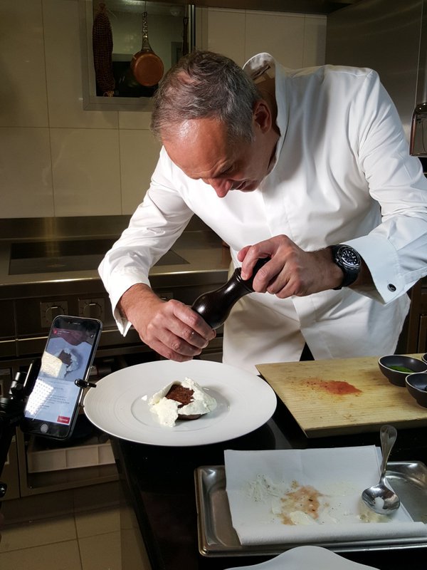 Les chefs français, nouvelles stars de la #twittosphère dans <a href="/lesinrocks/">Les Inrockuptibles</a>! Bravo <a href="/ChefLeSquer/">Christian Lesquer</a> lesinrocks.com/2016/06/21/sty…