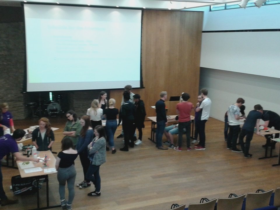 'Oxford Hands on Science' workshops and discussions in full swing #OxOutreach #NWScience